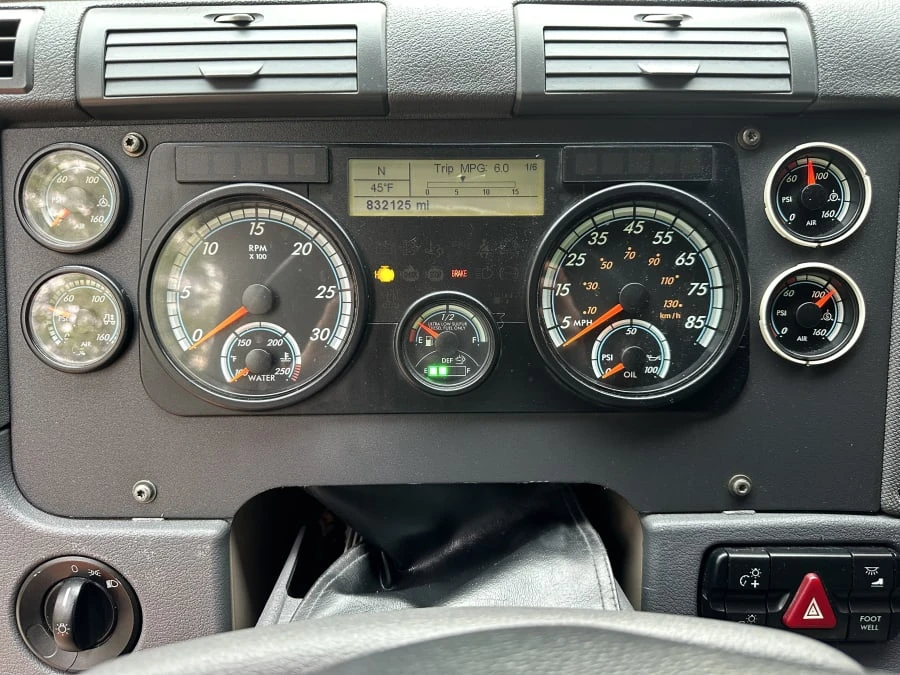 2015 Freightliner - Image 10 of 10