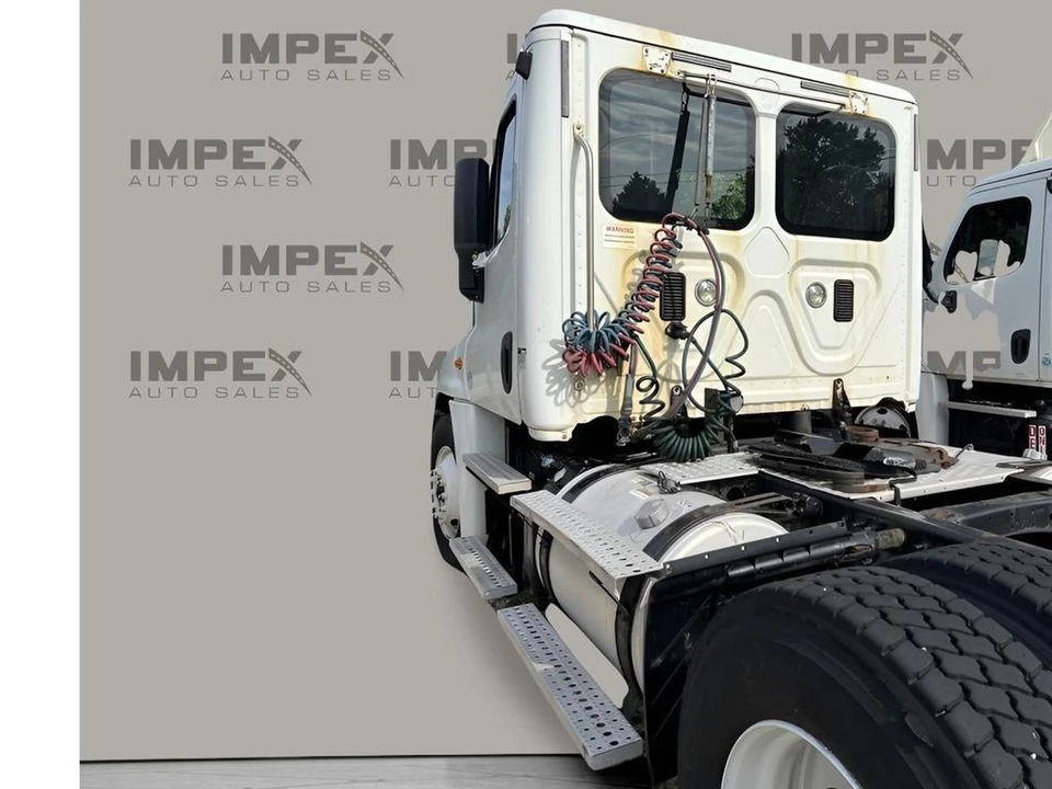 2015 Freightliner - Image 5 of 12