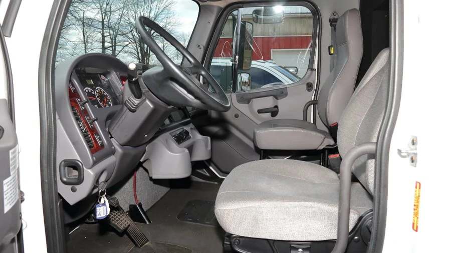 2015 Freightliner - Image 4 of 16