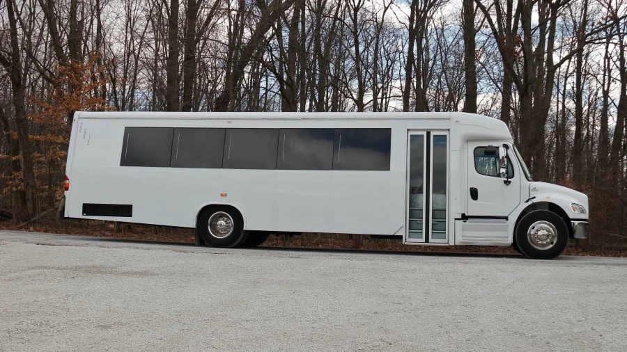 2015 Freightliner - Image 8 of 16