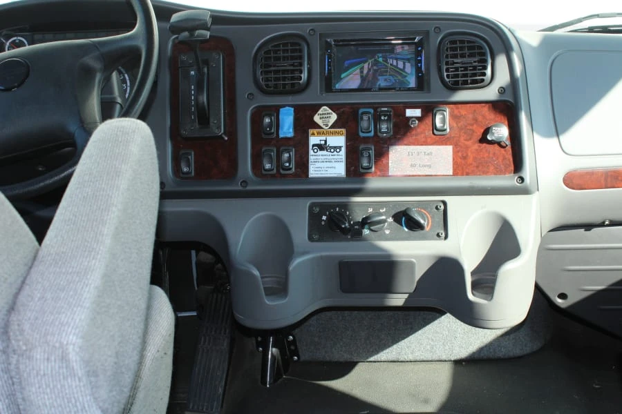 2015 Freightliner - Image 9 of 12
