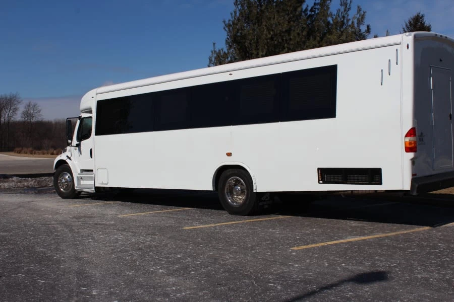 2015 Freightliner - Image 2 of 12