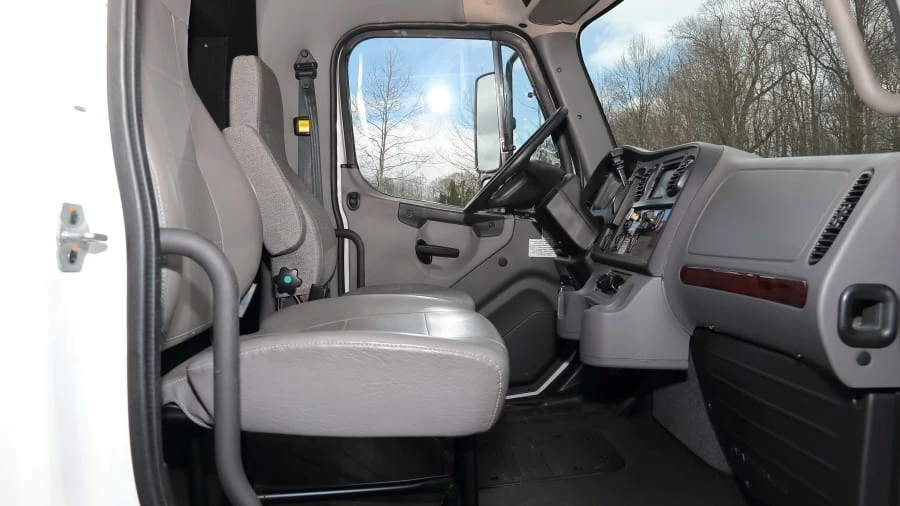 2015 Freightliner - Image 7 of 12