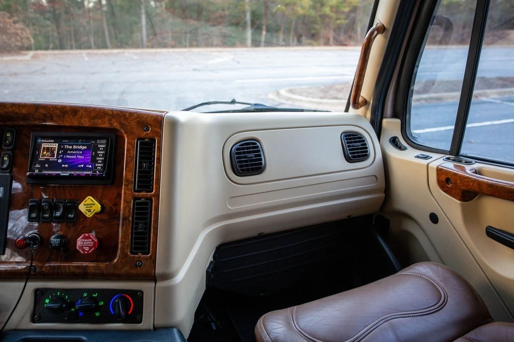 2015 Freightliner - Image 5 of 12