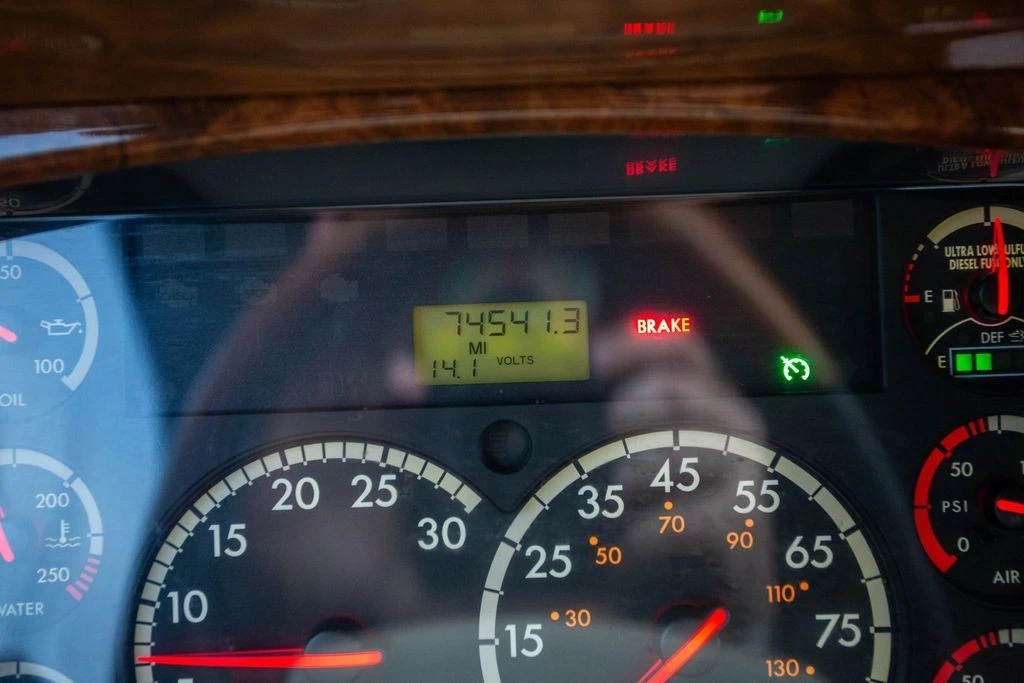 2015 Freightliner - Image 9 of 12