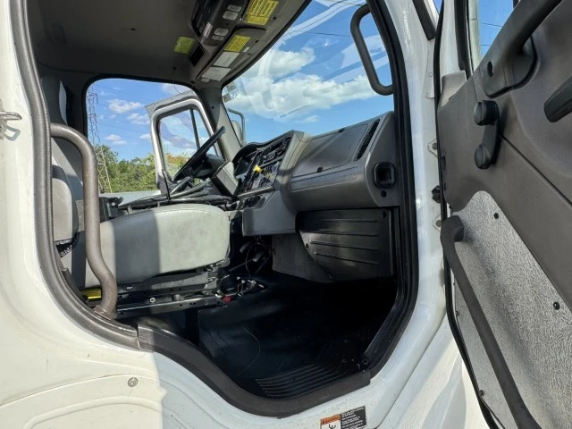 2015 Freightliner - Image 10 of 11