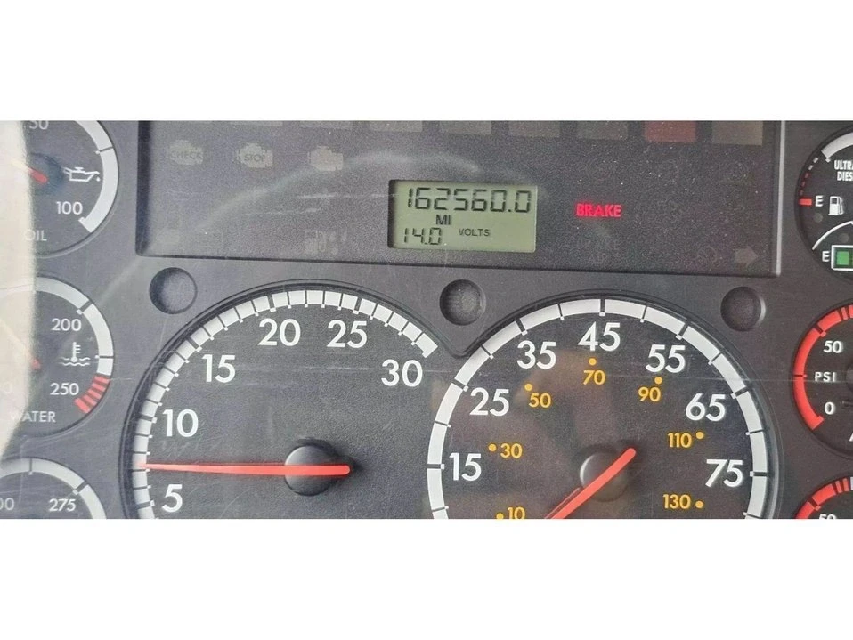 2015 Freightliner - Image 10 of 11