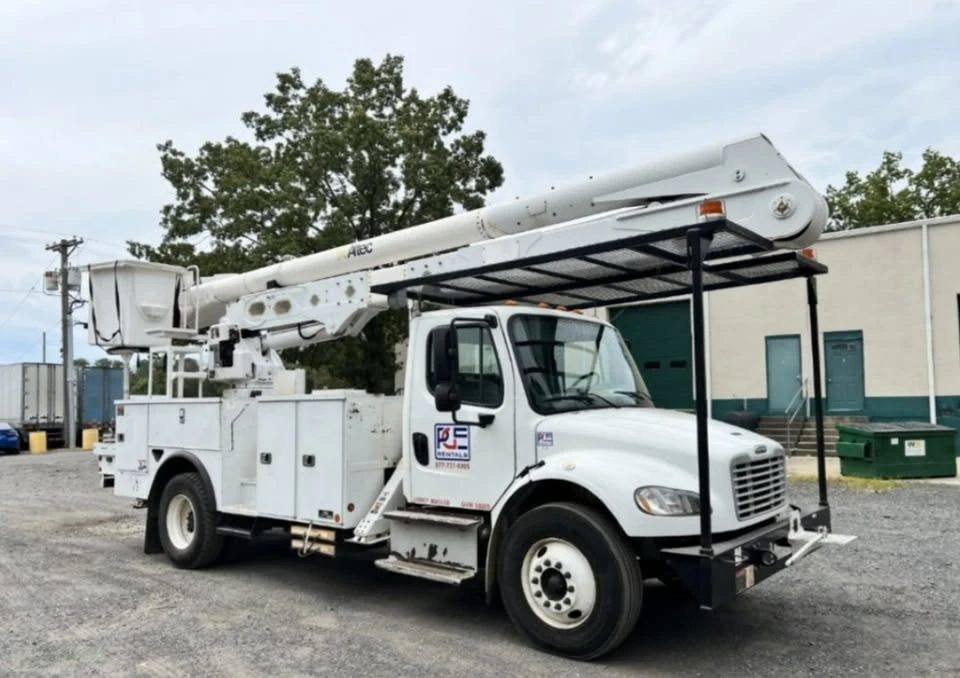 2015 Freightliner - Image 2 of 2