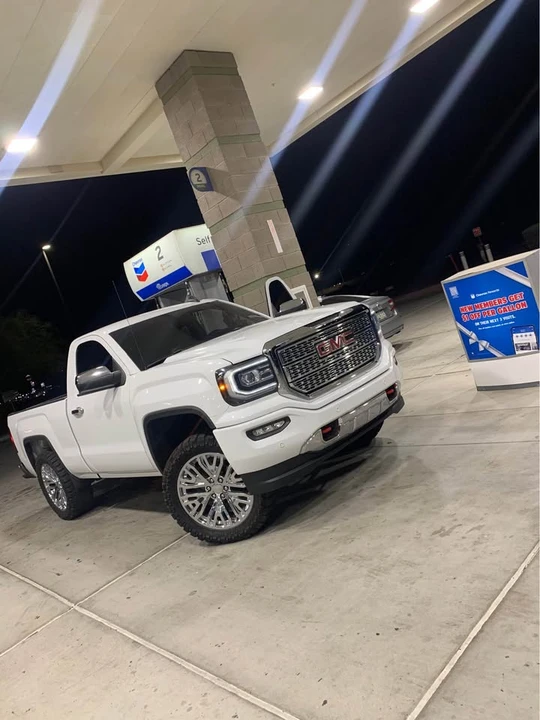 2015 GMC Sierra 4th Gen - Image 4 of 6