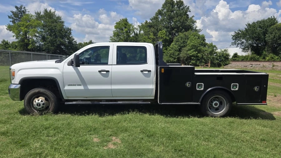 2015 GMC Sierra Heavy Duty 4th Gen - Image 2 of 17