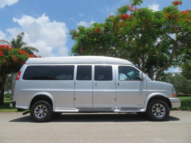 2015 GMC Savana - Image 8 of 12