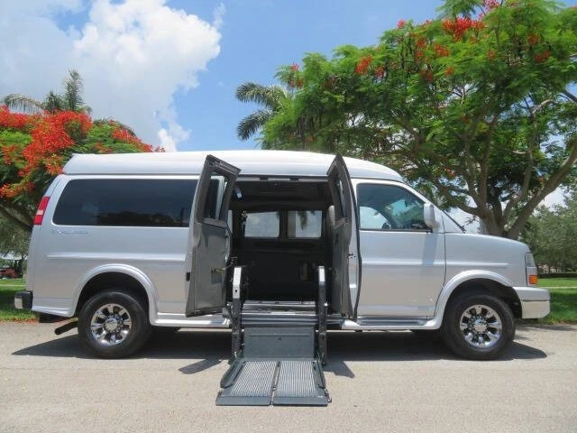 2015 GMC Savana - Image 2 of 12