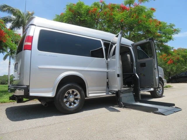 2015 GMC Savana - Image 4 of 12