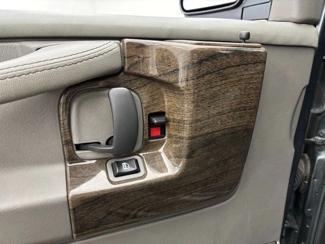 2015 GMC Savana - Image 18 of 21