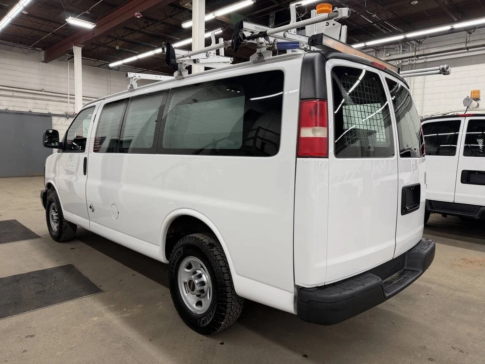 2015 GMC Savana - Image 3 of 12