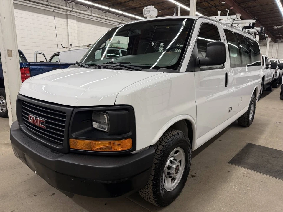 2015 GMC Savana - Image 4 of 12