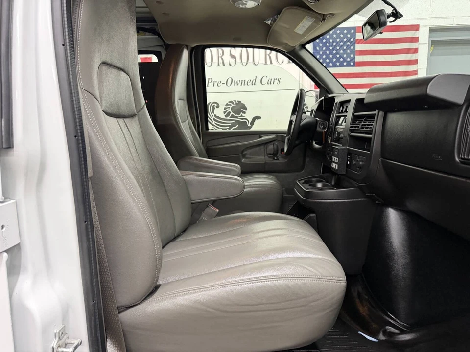 2015 GMC Savana - Image 9 of 12