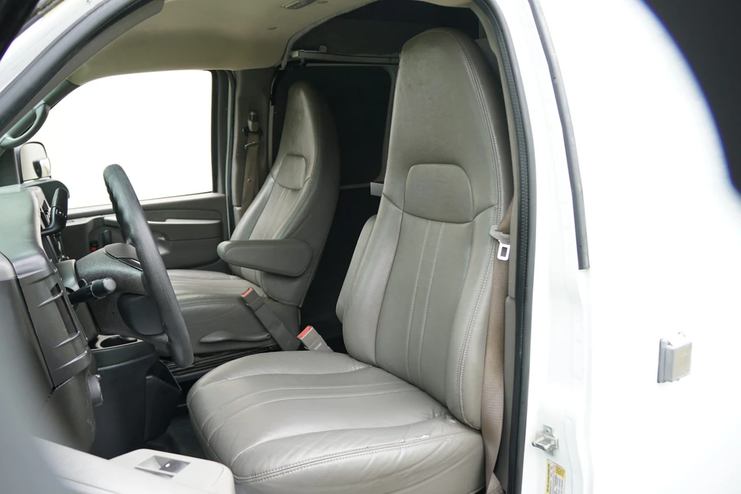 2015 GMC Savana - Image 27 of 31
