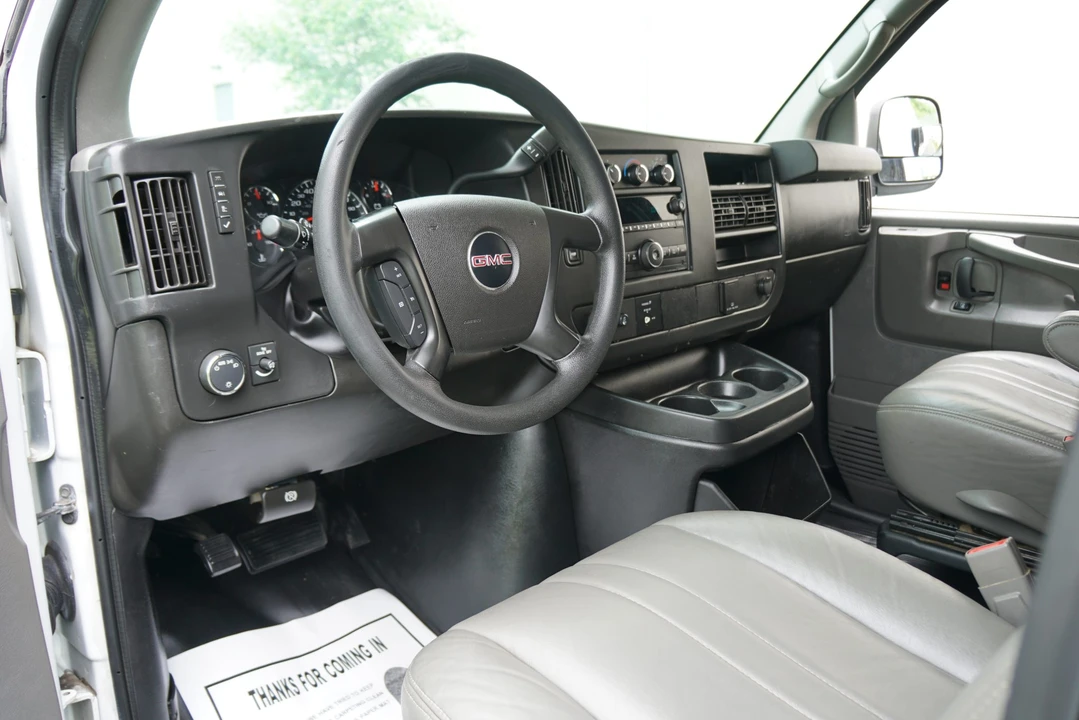 2015 GMC Savana - Image 26 of 31