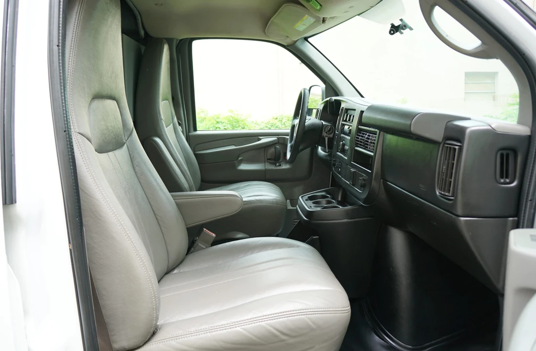 2015 GMC Savana - Image 31 of 31