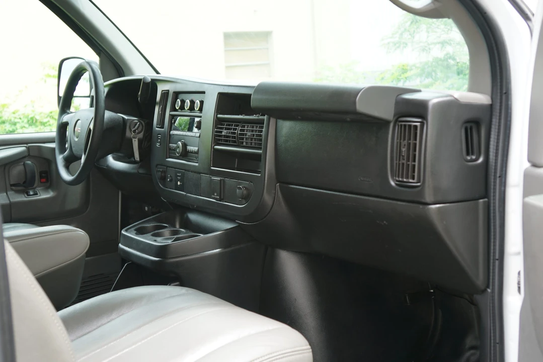 2015 GMC Savana - Image 30 of 31