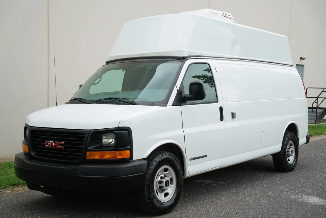 2015 GMC Savana - Image 2 of 31