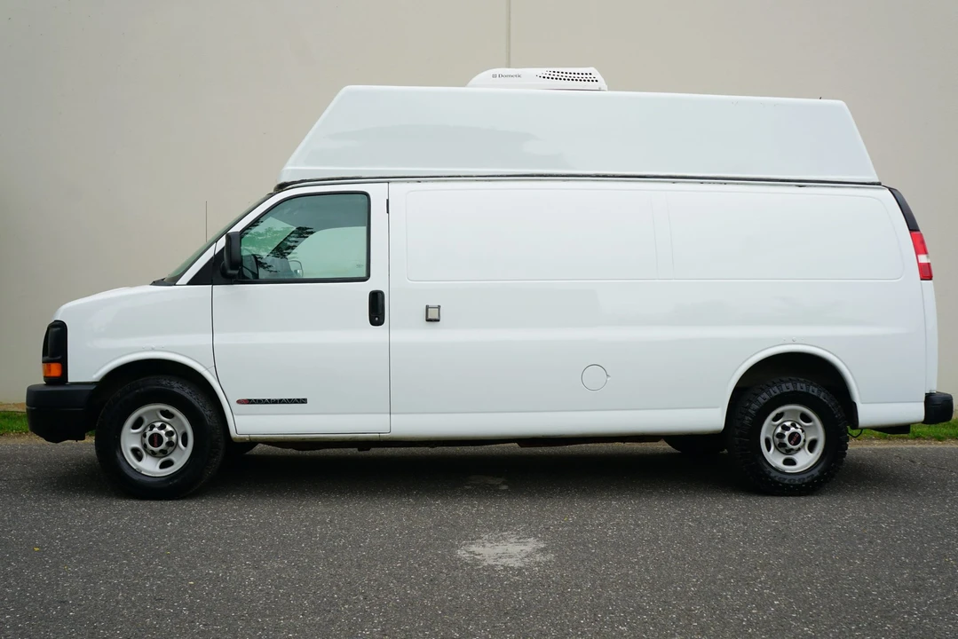 2015 GMC Savana - Image 3 of 31