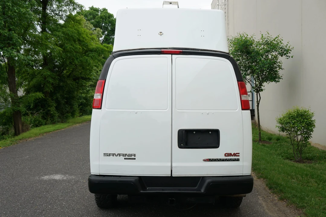 2015 GMC Savana - Image 5 of 31