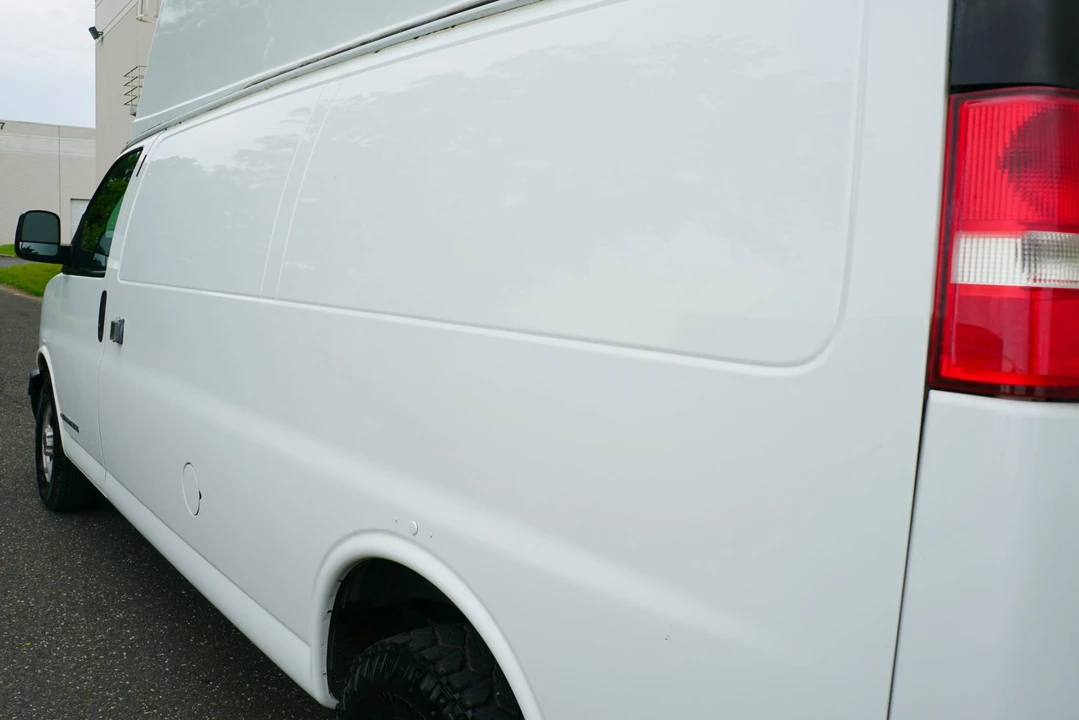 2015 GMC Savana - Image 11 of 31
