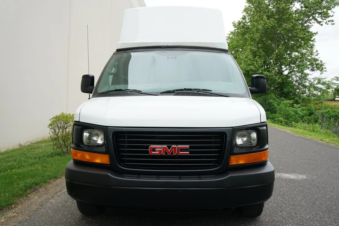 2015 GMC Savana - Image 9 of 31
