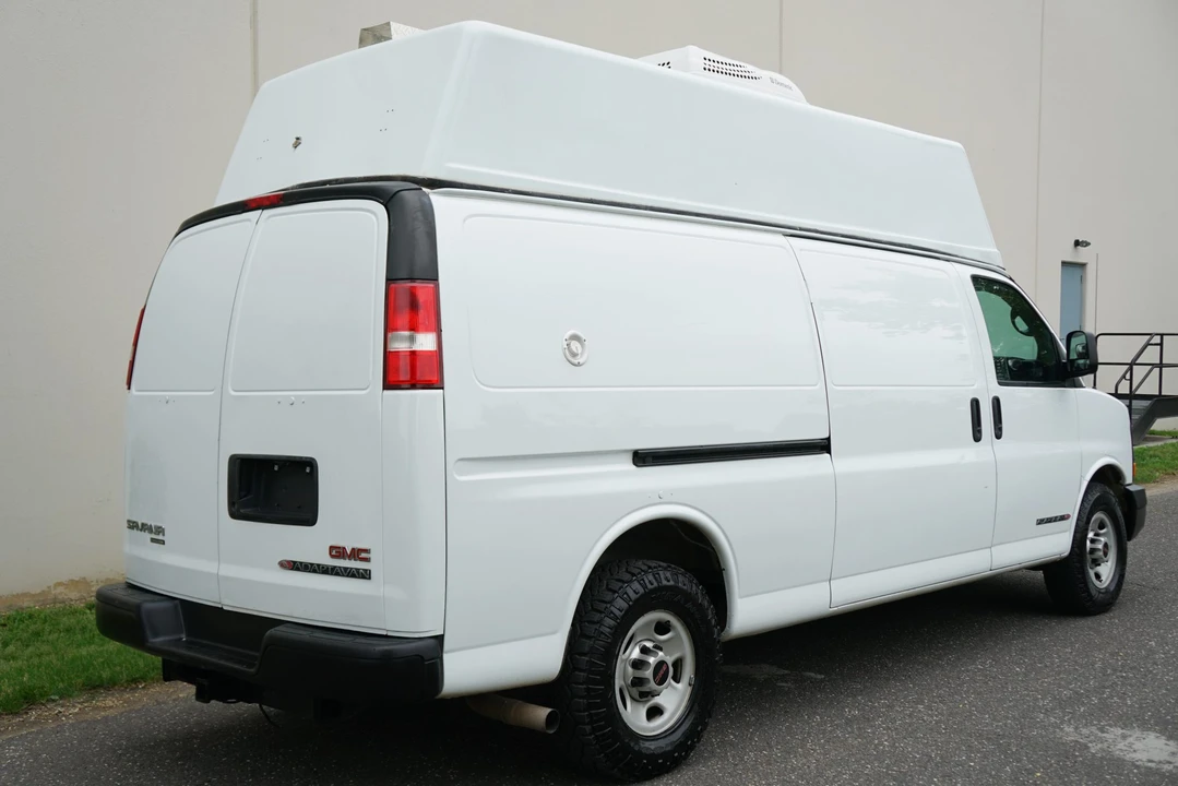 2015 GMC Savana - Image 6 of 31
