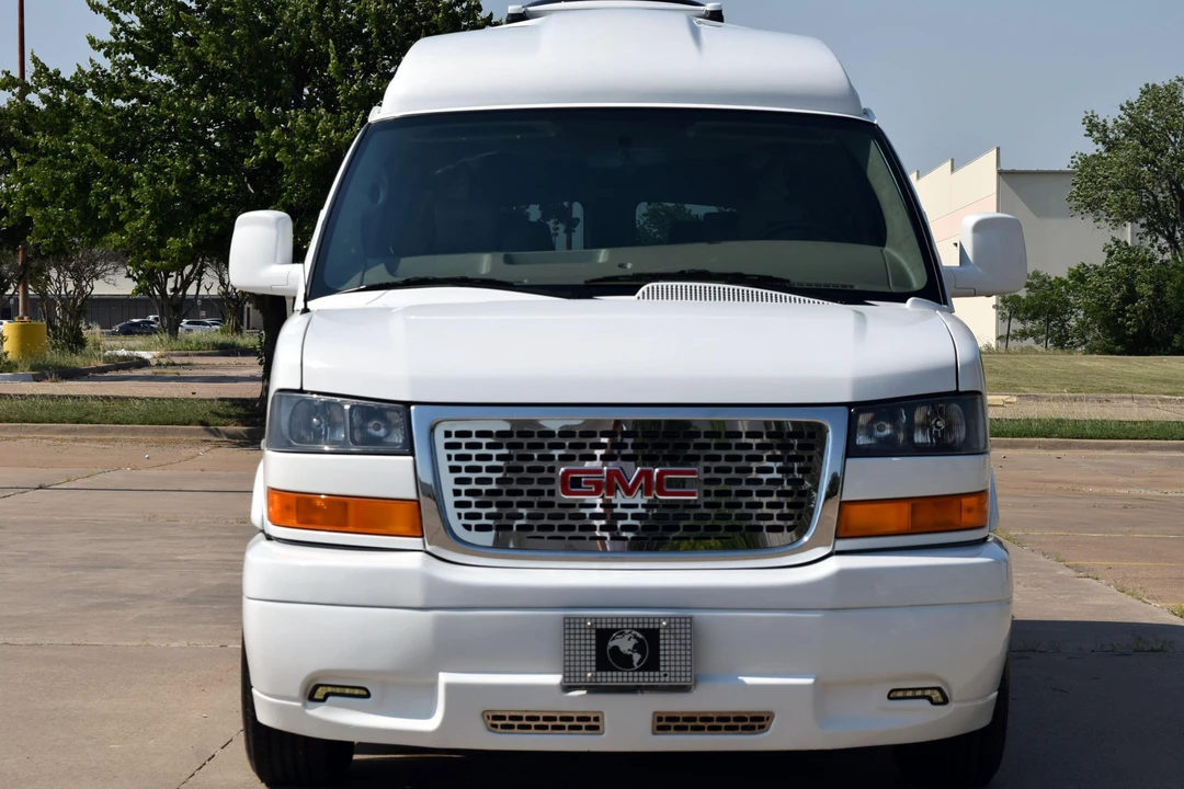 2015 GMC Savana - Image 2 of 5