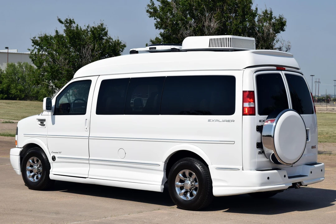 2015 GMC Savana - Image 4 of 5