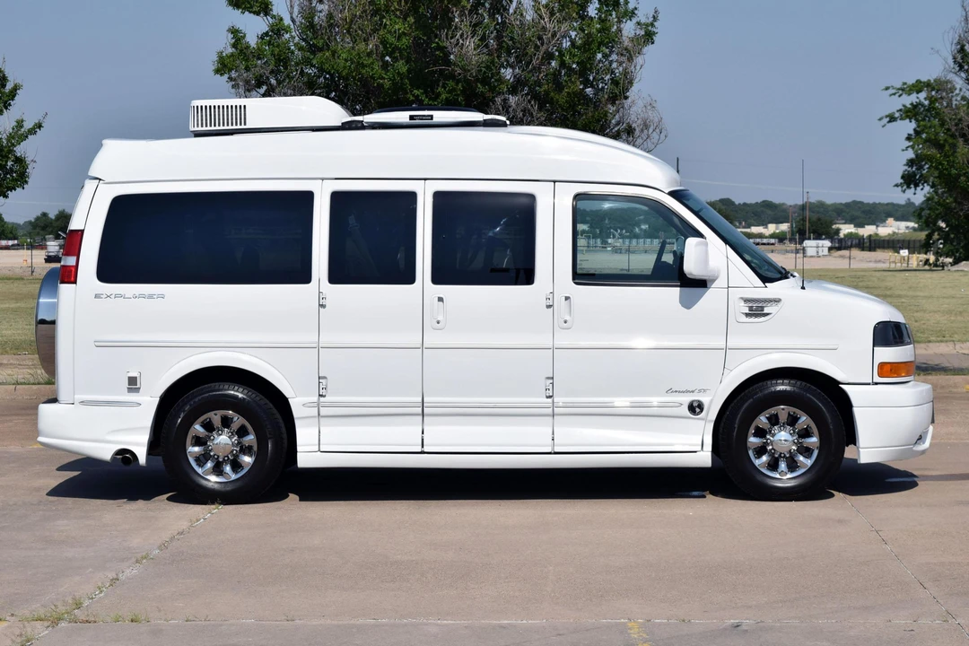 2015 GMC Savana - Image 3 of 5