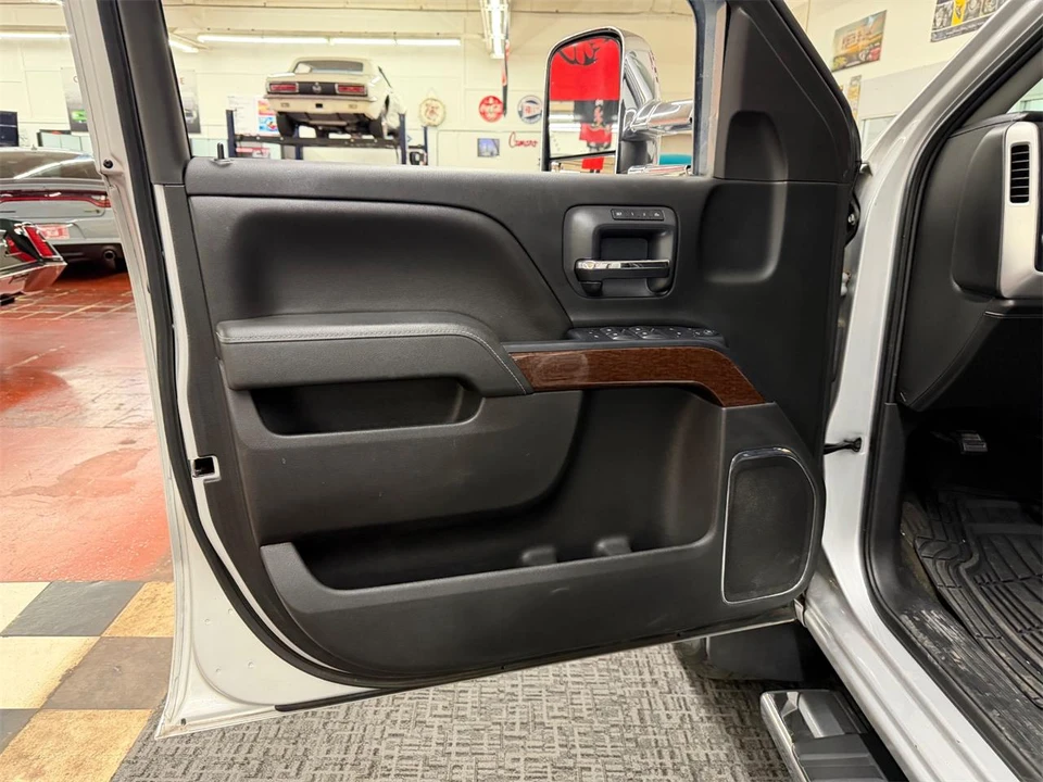 2015 GMC Sierra 4th Gen - Image 26 of 31