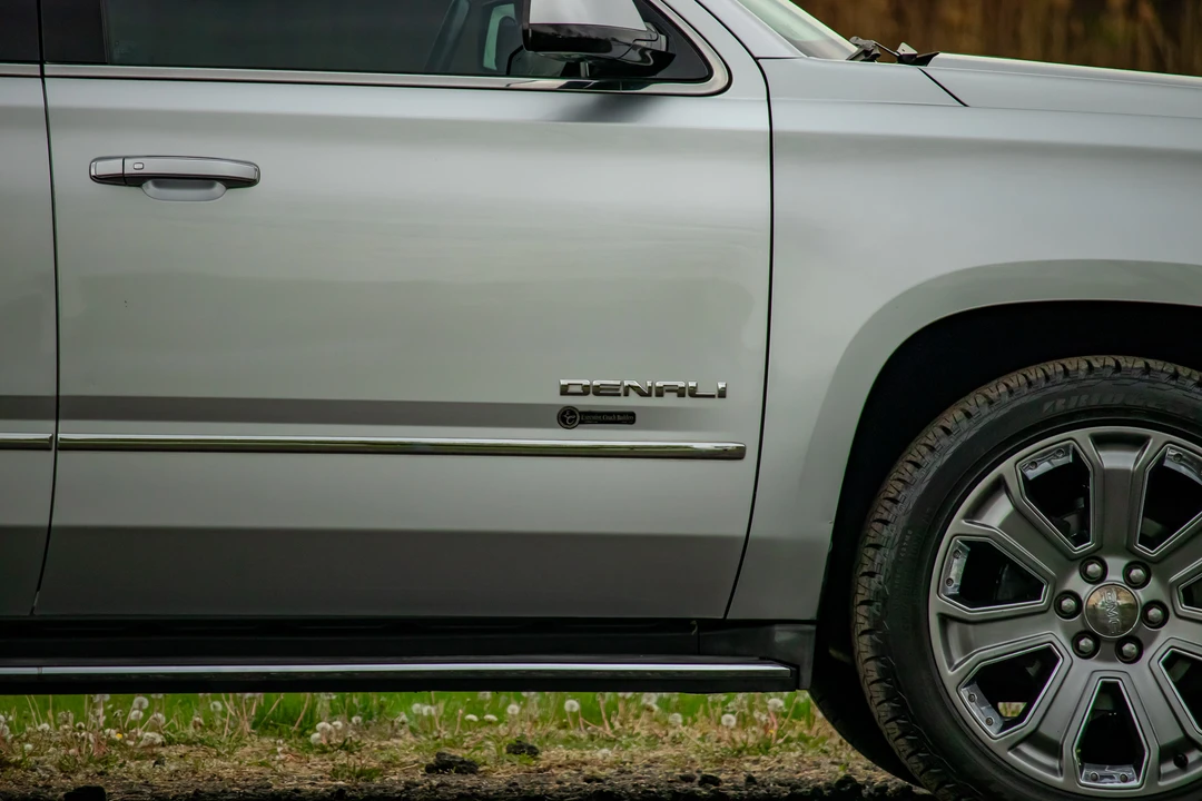 2015 GMC Yukon 4th Gen - Image 21 of 31