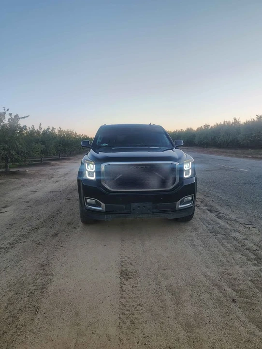 2015 GMC Yukon 4th Gen - Image 2 of 10