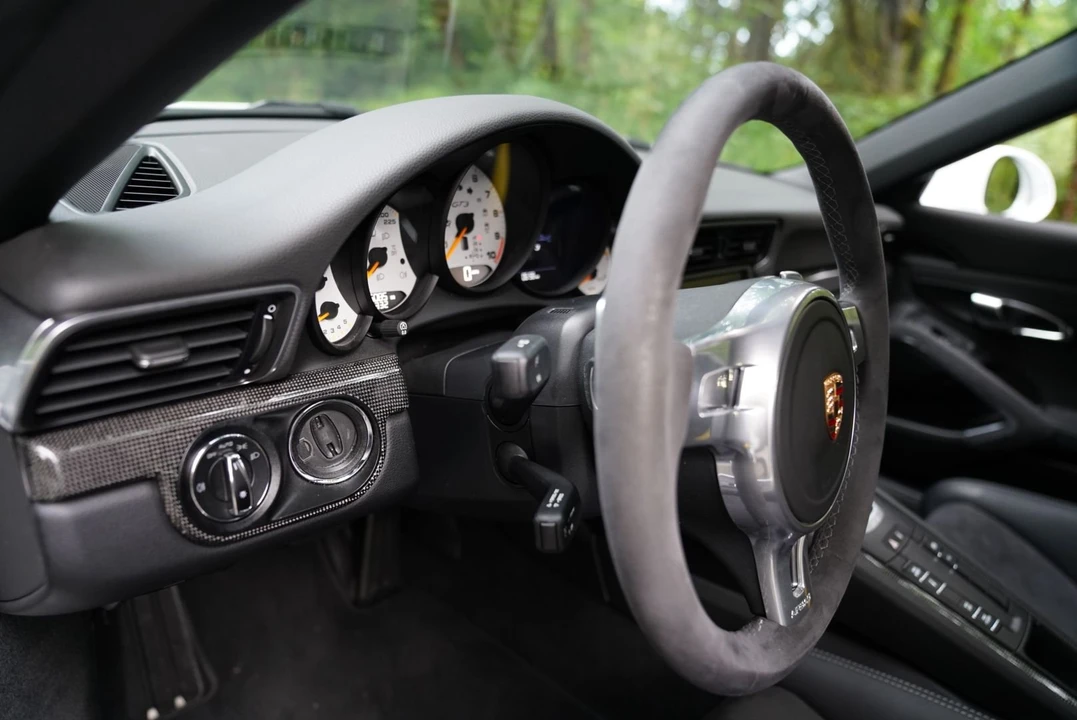 2015 Porsche 991 GT3 - Image 27 of 31