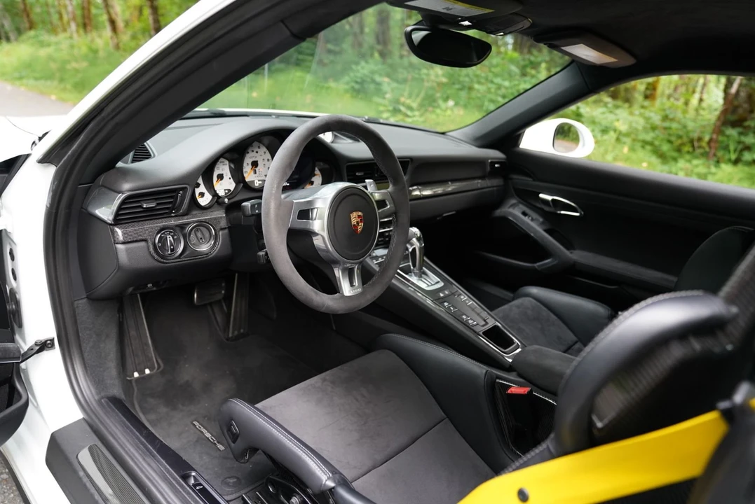 2015 Porsche 991 GT3 - Image 23 of 31