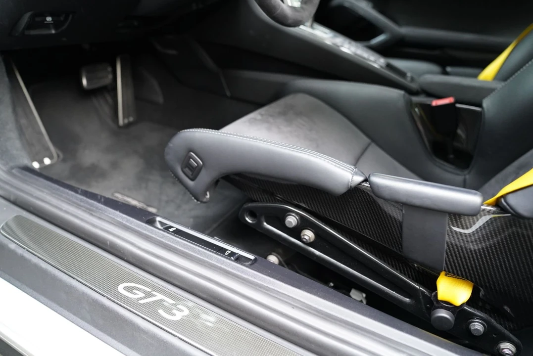 2015 Porsche 991 GT3 - Image 24 of 31