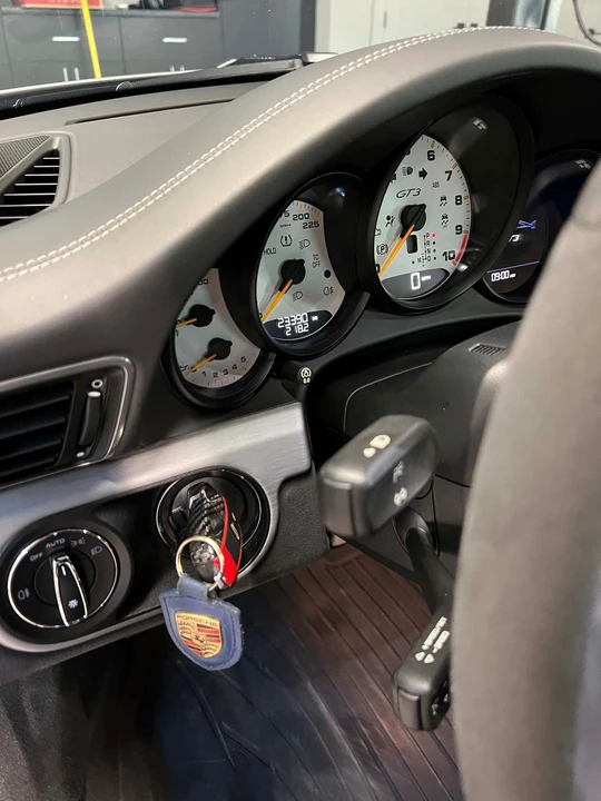 2015 Porsche 991 GT3 - Image 27 of 31