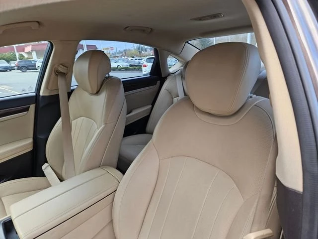 2015 Hyundai Genesis - Image 9 of 16