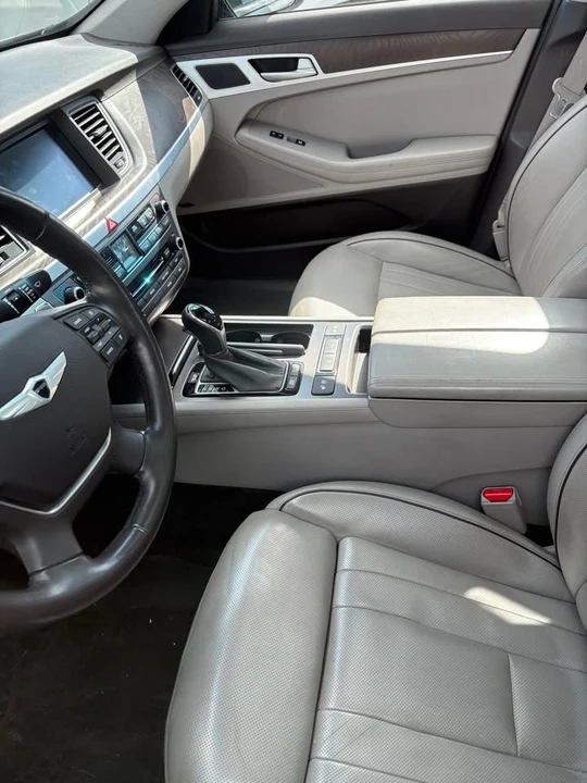 2015 Hyundai Genesis - Image 6 of 10
