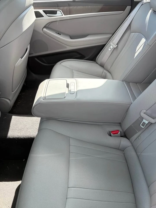 2015 Hyundai Genesis - Image 9 of 10
