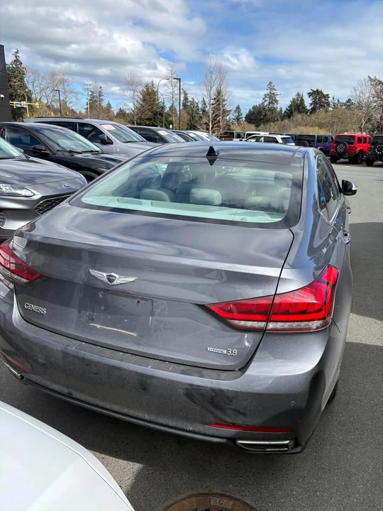 2015 Hyundai Genesis - Image 4 of 10