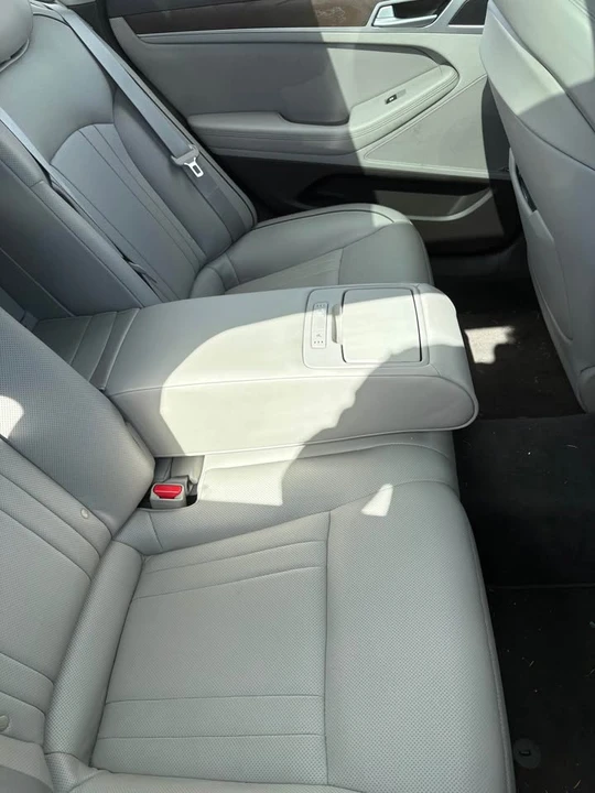 2015 Hyundai Genesis - Image 8 of 10