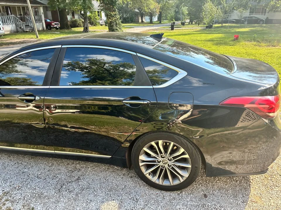 2015 Genesis - Image 8 of 12