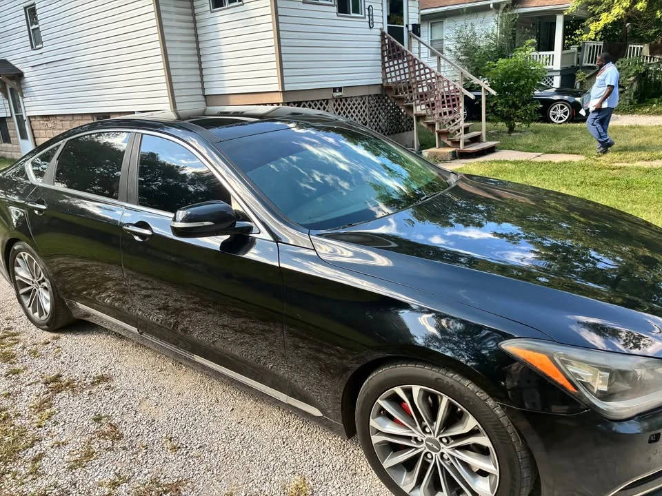 2015 Genesis - Image 4 of 12