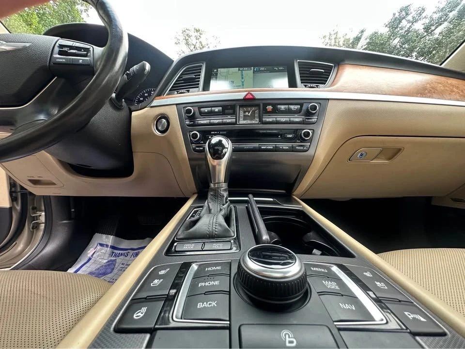 2015 Hyundai Genesis - Image 15 of 20