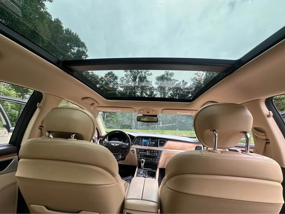 2015 Hyundai Genesis - Image 11 of 20